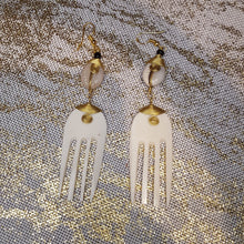 Load image into Gallery viewer, White Comb & Cowry Shell Earrings