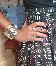 Load image into Gallery viewer, Antique Silver Cowry Shell Cuff Bracelet