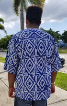 Load image into Gallery viewer, Men&#39;s Batik Dashiki Top - Blue