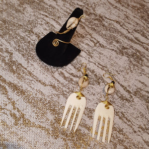 White Comb & Cowry Shell Earrings