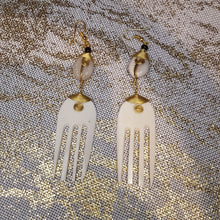 Load image into Gallery viewer, White Comb &amp; Cowry Shell Earrings