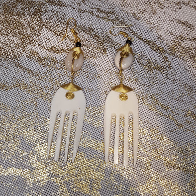 White Comb & Cowry Shell Earrings